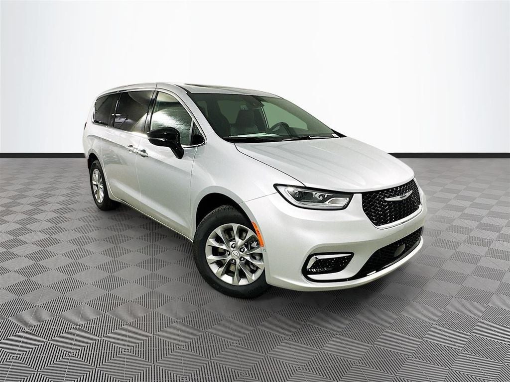 2026 Chrysler Pacifica Limited in Silver Mist Clear-Coat Exterior Paint — front three-quarter view