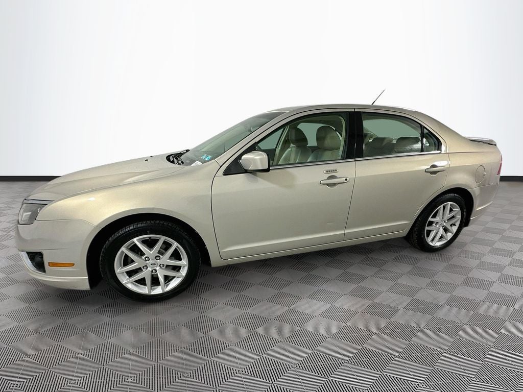 2010 Ford Fusion — interior view
