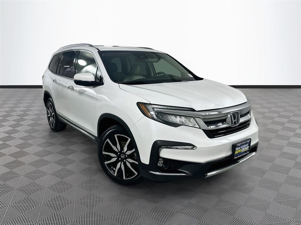 2020 Honda Pilot Touring 8 Passenger in Other — front three-quarter view
