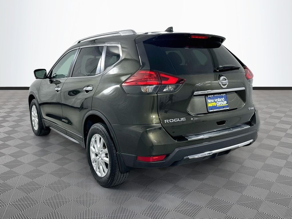 2017 Nissan Rogue — detail view