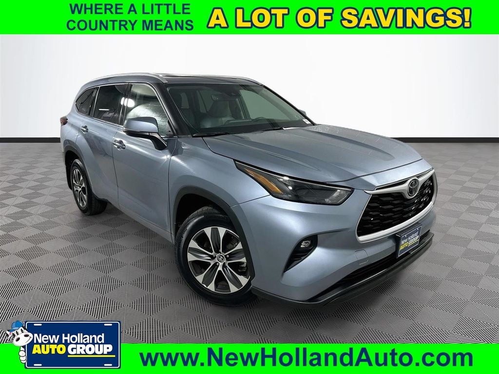 2022 Toyota Highlander XLE in Moon Dust — front three-quarter view
